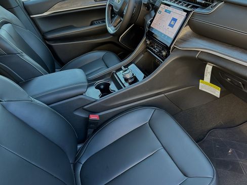 New 2024 Jeep Grand Cherokee Limited 4xe image 15