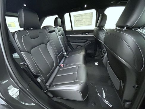 New 2025 Jeep Grand Cherokee Limited w/ Black Appearance Package AWD/4WD image 18