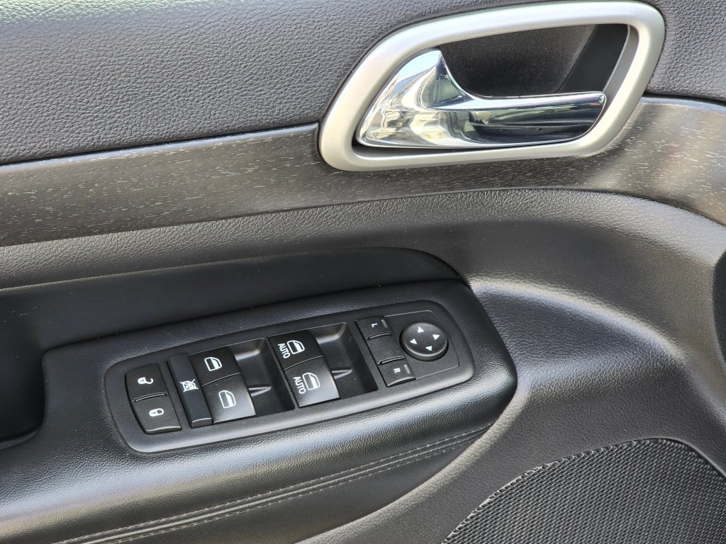 Used 2017 Jeep Grand Cherokee Altitude AWD/4WD image 32