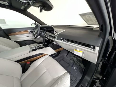 Used 2026 Cadillac Vistiq Sport image 30