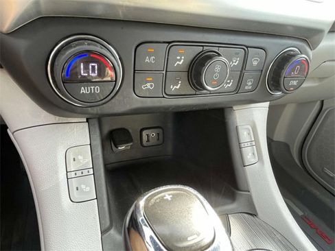 Used 2018 GMC Acadia SLT image 23