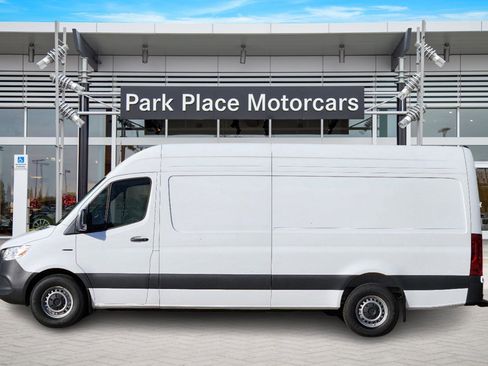 New 2024 Mercedes-Benz eSprinter 170 Cargo image 3