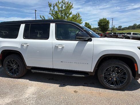 New 2026 Jeep Grand Wagoneer 4WD image 7