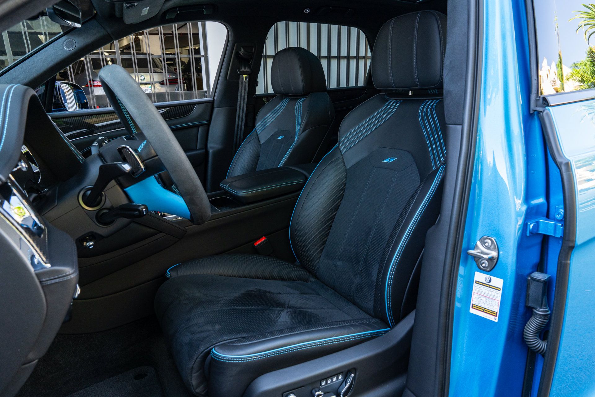 Used 2023 Bentley Bentayga AWD/4WD image 31