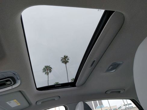 Used 2024 Hyundai Elantra Limited image 28