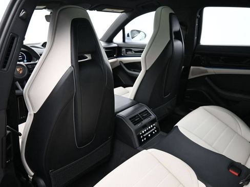 Certified 2025 Porsche Panamera 4S AWD/4WD image 8