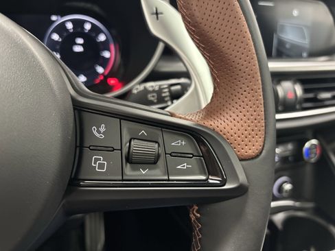 New 2025 Alfa Romeo Stelvio Sprint image 19