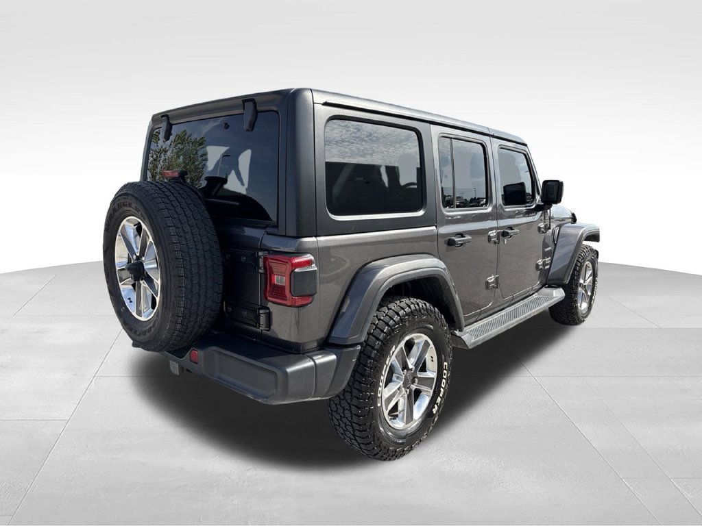 Used 2022 Jeep Wrangler Unlimited Sahara w/ Dual Top Group AWD/4WD image 5