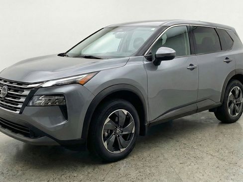 Used 2025 Nissan Rogue SV image 3