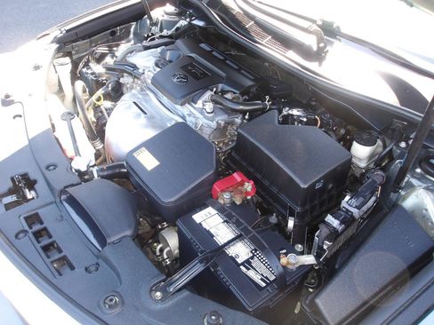 Used 2012 Toyota Camry LE FWD image 19