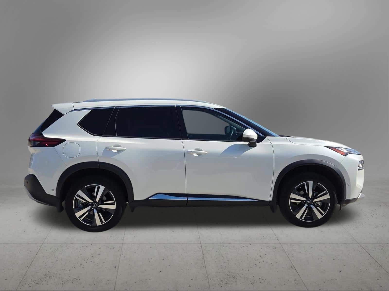 Used 2023 Nissan Rogue Platinum FWD image 7