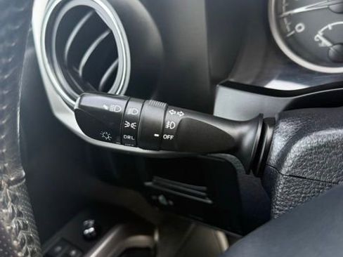 Used 2017 Toyota Tacoma SR5 RWD image 24