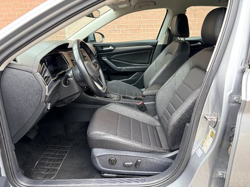 Used 2024 Volkswagen Jetta SE FWD image 12