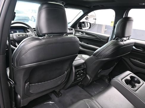 Used 2023 Jeep Grand Cherokee Altitude image 35