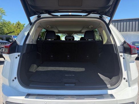 Used 2024 Nissan Rogue SV w/ SV Premium Package FWD image 15