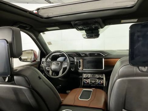 Used 2023 GMC Yukon XL Denali Ultimate AWD/4WD image 16