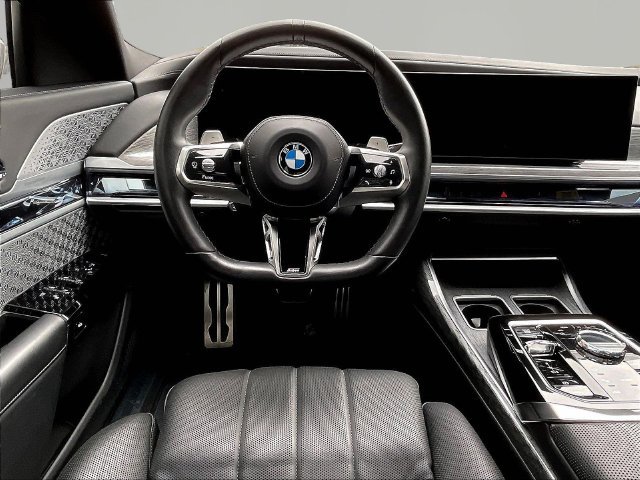 Used 2023 BMW 760i xDrive w/ Parking Assistance Package AWD/4WD image 10