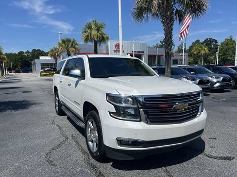 Used 2018 Chevrolet Suburban Premier AWD/4WD image 2