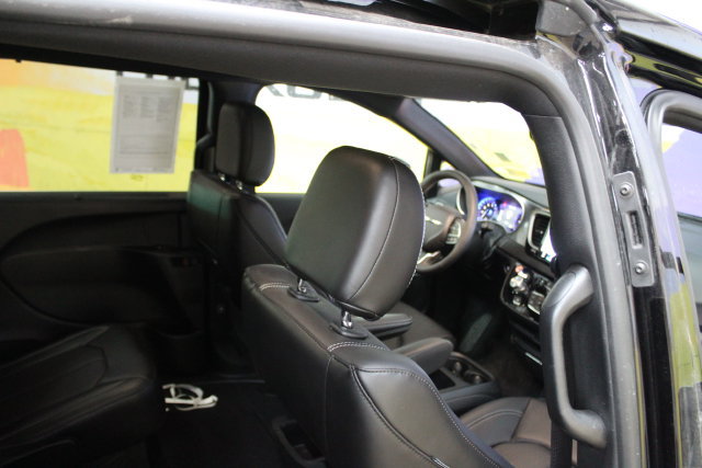 Used 2026 Chrysler Pacifica Select FWD image 10