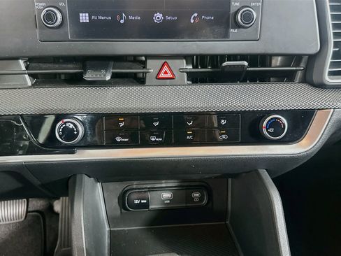 Used 2025 Kia Sportage LX FWD image 23
