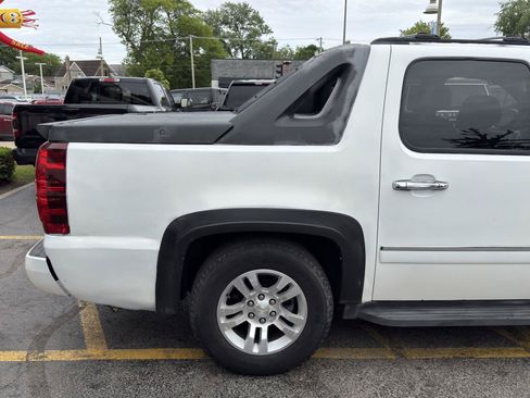 Used 2011 Chevrolet Avalanche LTZ AWD/4WD image 11