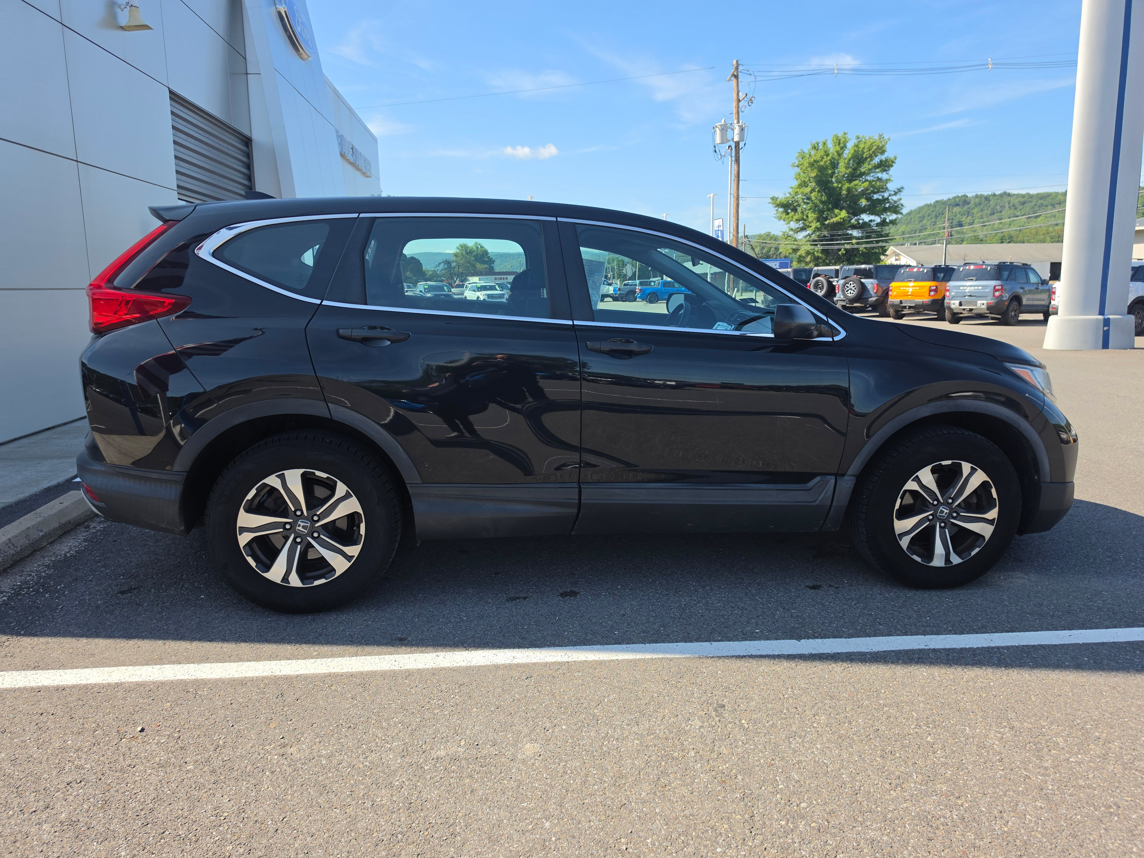 Used 2017 Honda CR-V LX image 2