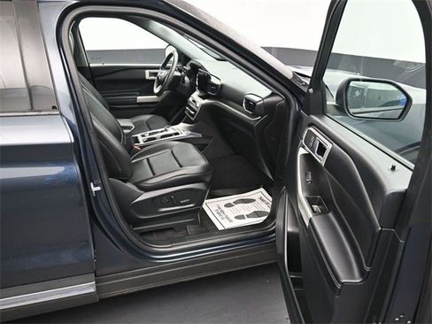 Used 2022 Ford Explorer XLT w/ Equipment Group 202A image 16