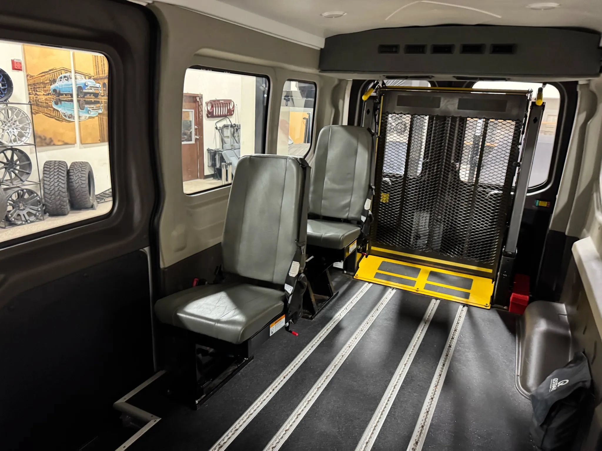 Used 2019 Ford Transit 250 148 Medium Roof RWD image 38