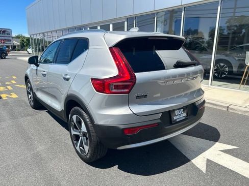 Certified 2025 Volvo XC40 B5 Plus AWD/4WD image 3