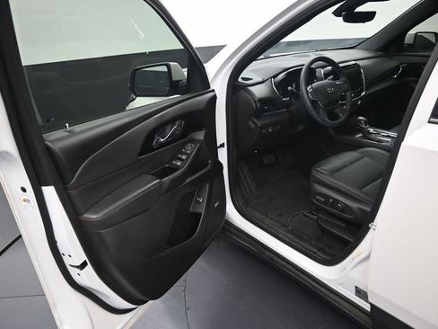 Used 2023 Chevrolet Traverse RS FWD image 10