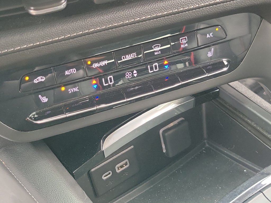 Used 2023 Buick Envision Essence w/ Sport Touring Package FWD image 11
