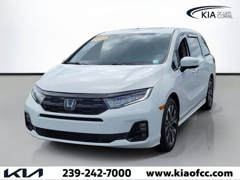 Used 2025 Honda Odyssey Elite image 3
