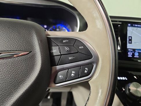 Used 2019 Chrysler Pacifica Limited w/ Tire & Wheel Group FWD image 24
