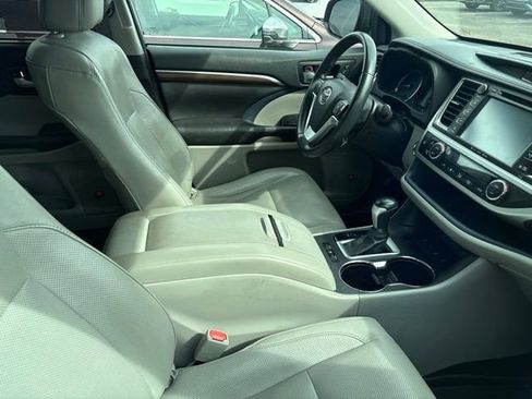 Used 2016 Toyota Highlander Limited AWD/4WD image 7