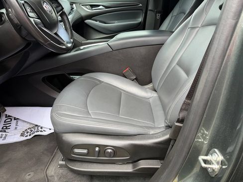 Used 2023 Buick Enclave Essence AWD/4WD image 13