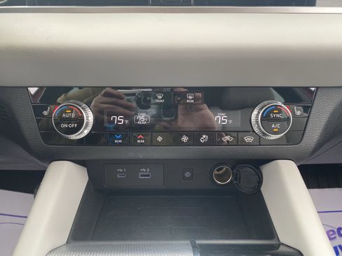 Used 2023 Mitsubishi Outlander SEL image 13