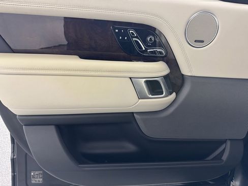 Used 2018 Land Rover Range Rover HSE image 11