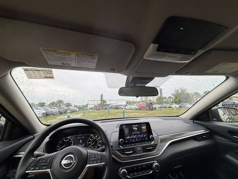 Used 2025 Nissan Altima 2.5 SV FWD image 34