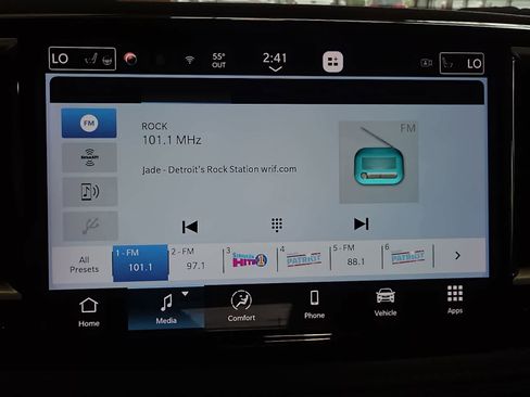 Used 2021 Chrysler Pacifica Touring-L w/ Uconnect Theater Family Group FWD image 25