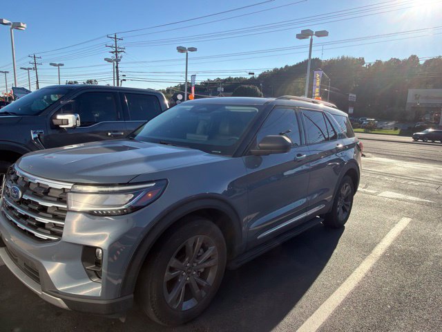 Used 2025 Ford Explorer Active w/ Active Comfort Package AWD/4WD image 1