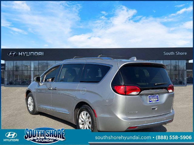 Used 2018 Chrysler Pacifica Touring-L FWD image 8