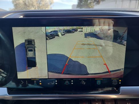 Used 2022 Chevrolet Silverado 1500 LT Trail Boss w/ Convenience Package II image 19