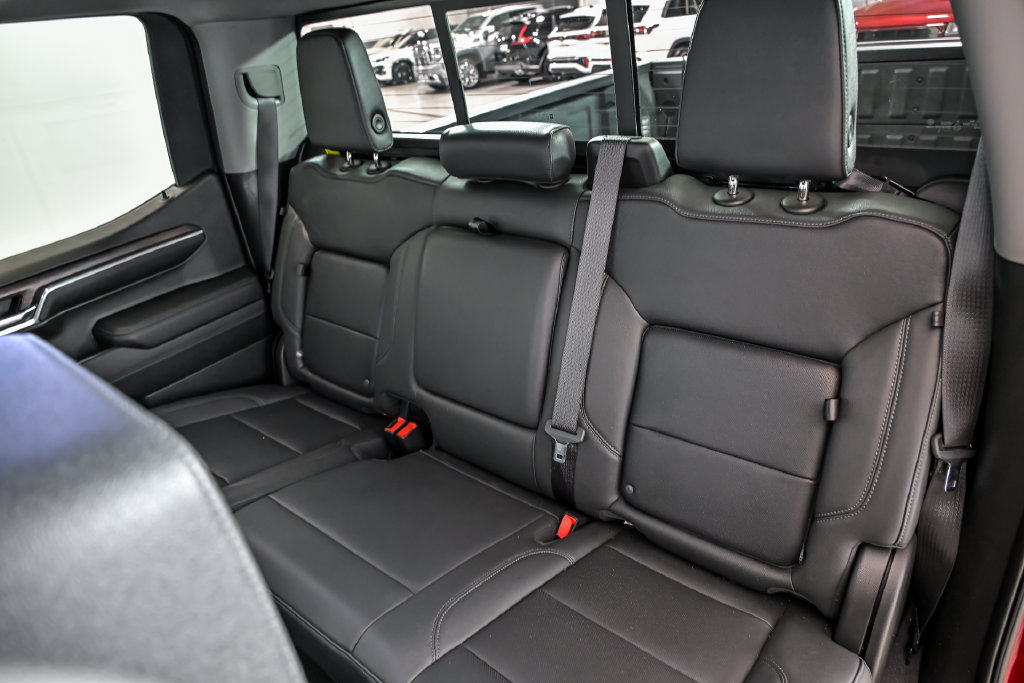 Used 2023 GMC Sierra 1500 SLT AWD/4WD image 17