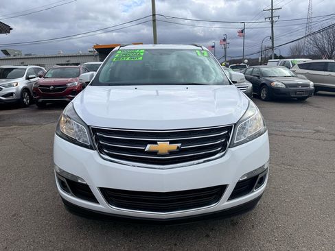 Used 2017 Chevrolet Traverse LT image 3