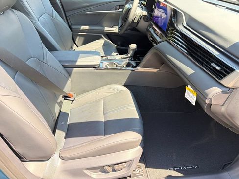 New 2026 Toyota Camry Hybrid FWD image 11