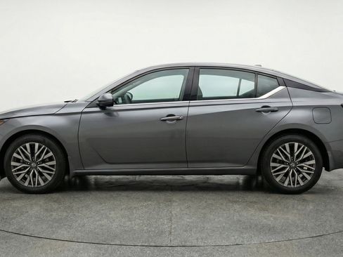 Used 2025 Nissan Altima 2.5 SV FWD image 5