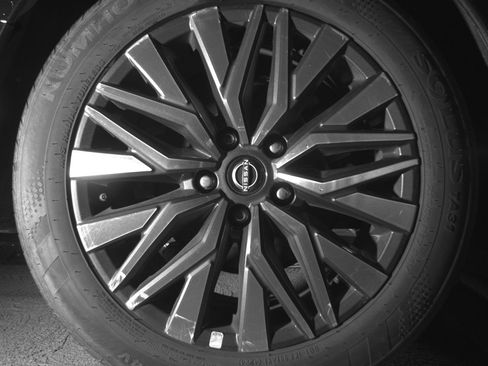 Used 2025 Nissan Altima 2.5 SV FWD image 15