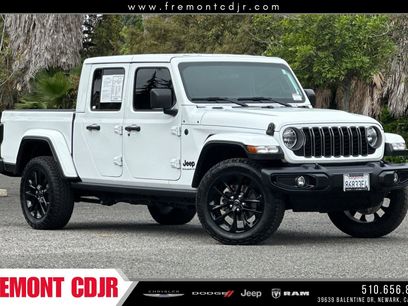 Used 2025 Jeep Gladiator Sport