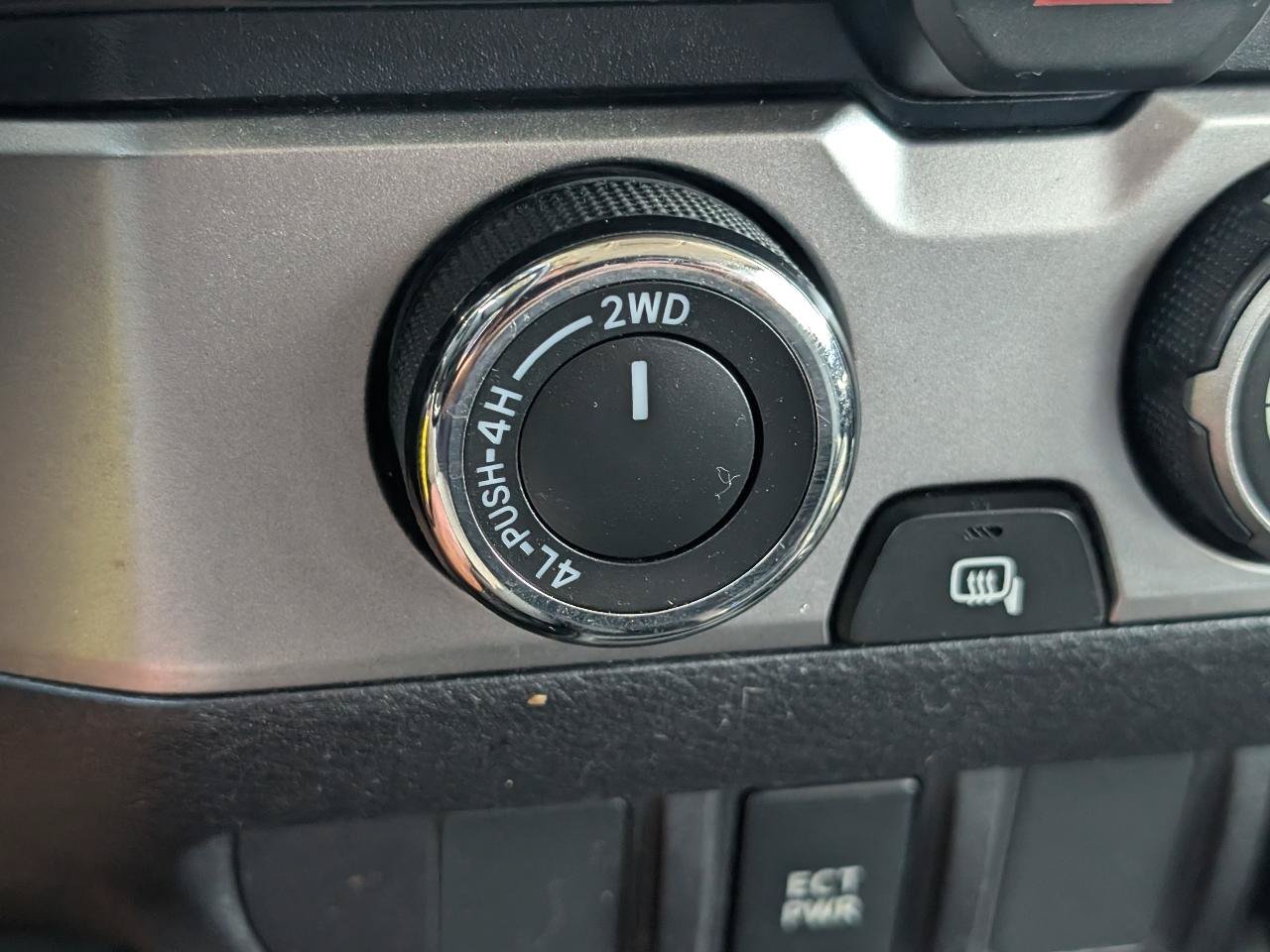 Used 2020 Toyota Tacoma SR5 AWD/4WD image 19