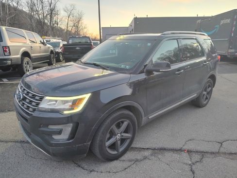 Used 2017 Ford Explorer XLT w/ Equipment Group 201A image 2